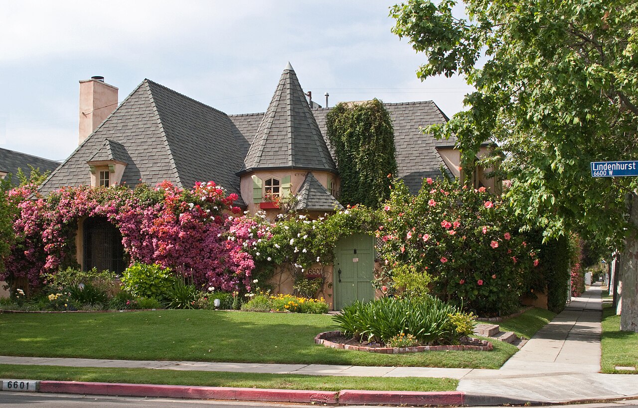 Residential facade on Lindenhurst Avenue in Beverly Grove, Los Angeles.