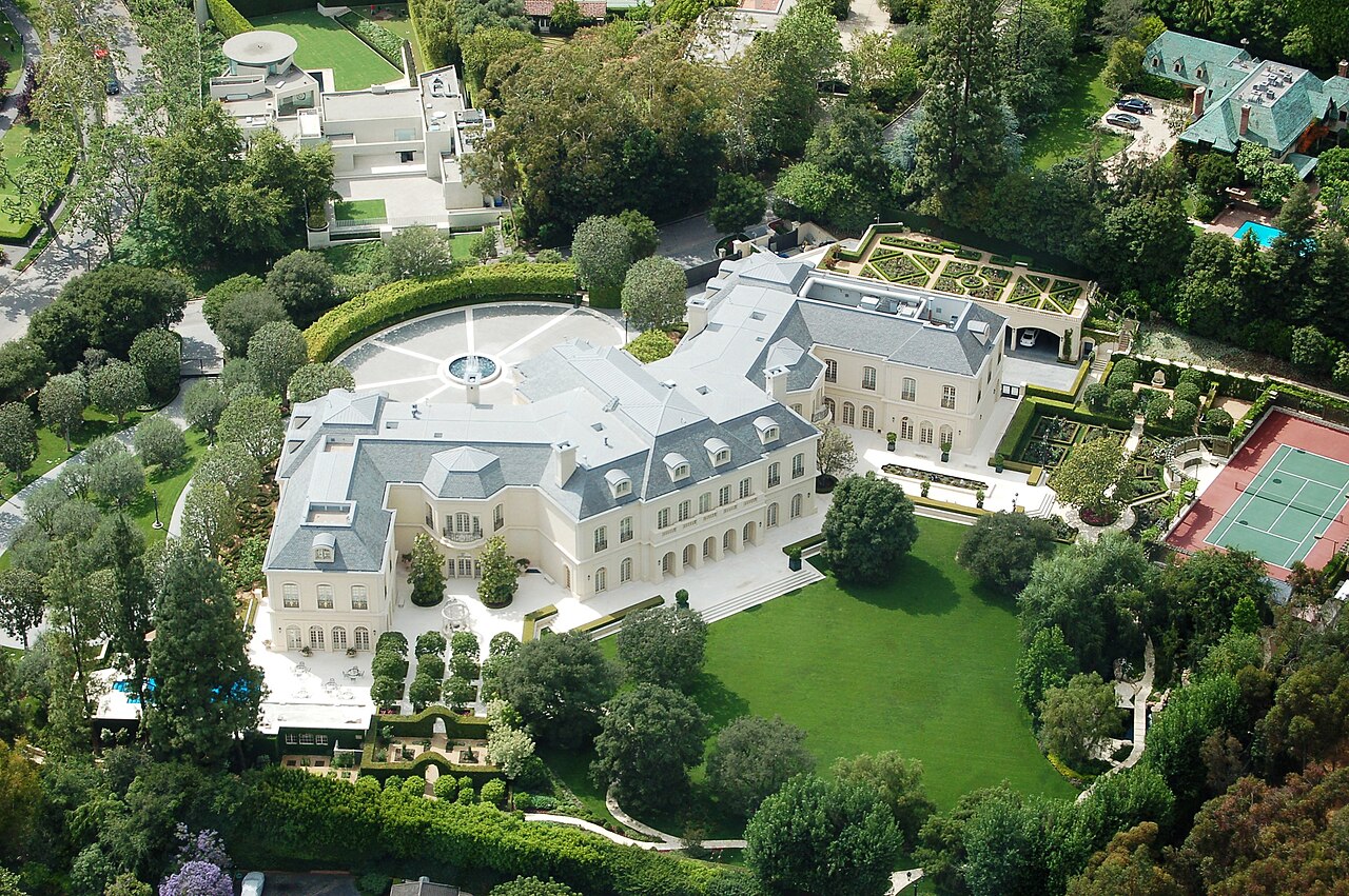 The Manor and surrounding residential grounds in Holmby Hills, aerial photograph from 2008.
