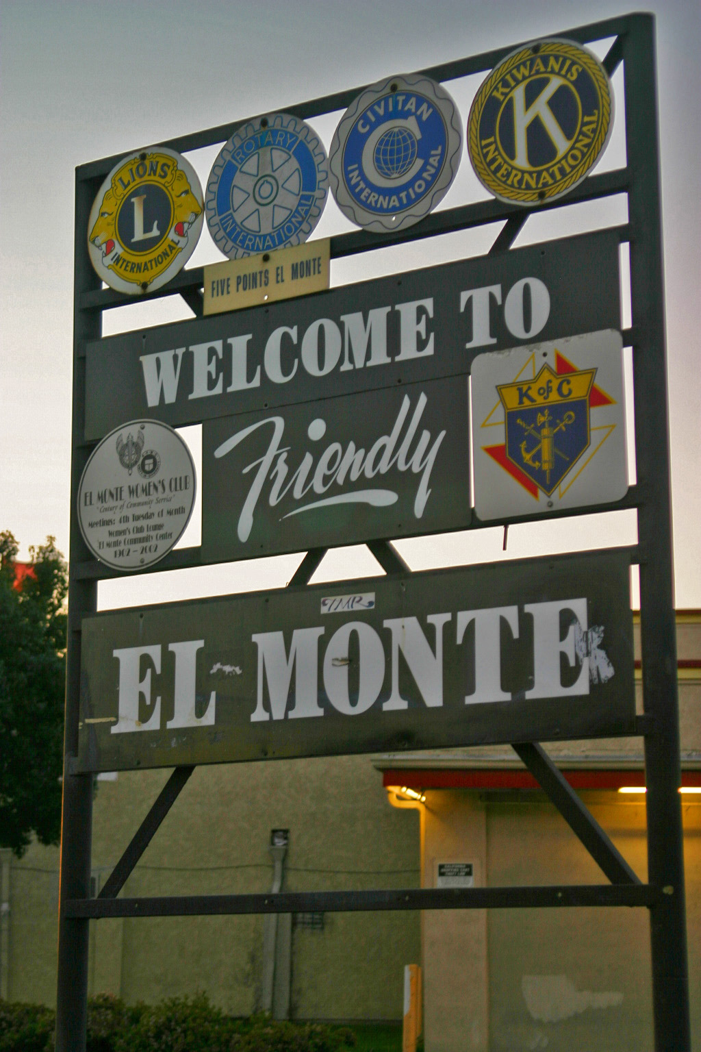 Friendly El Monte welcome sign.