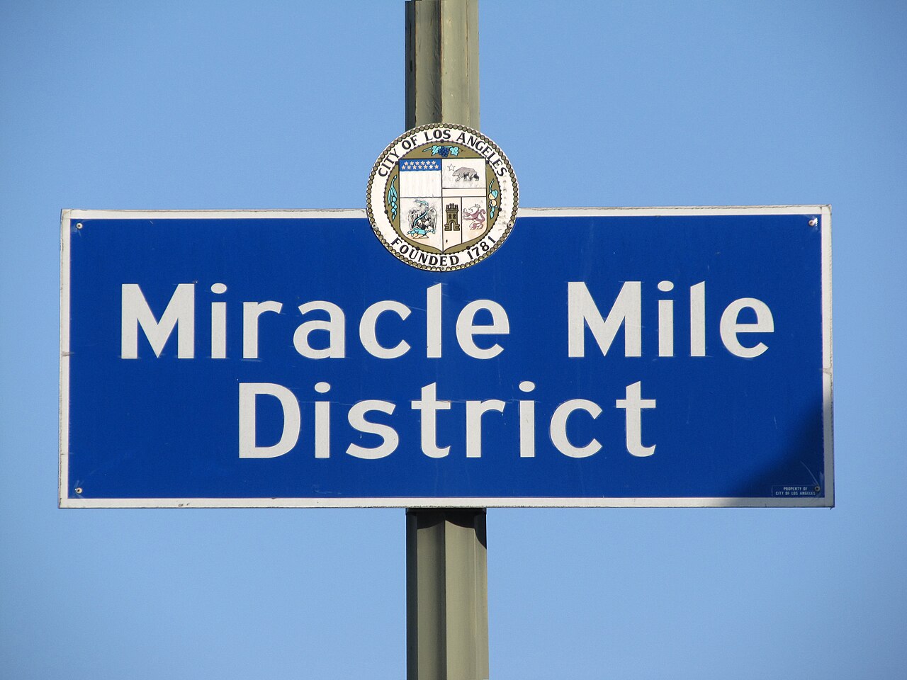 Miracle Mile District neighborhood sign.