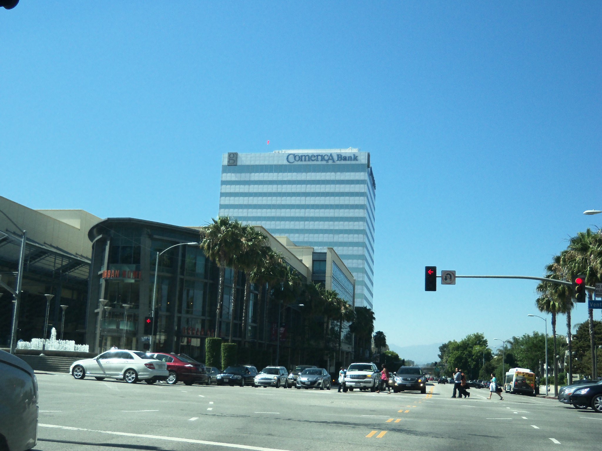 Sherman Oaks Galleria streetscape